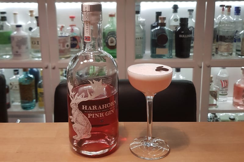 Gin Sour med Harahorn Pink Gin. Driker til Valentines Day.