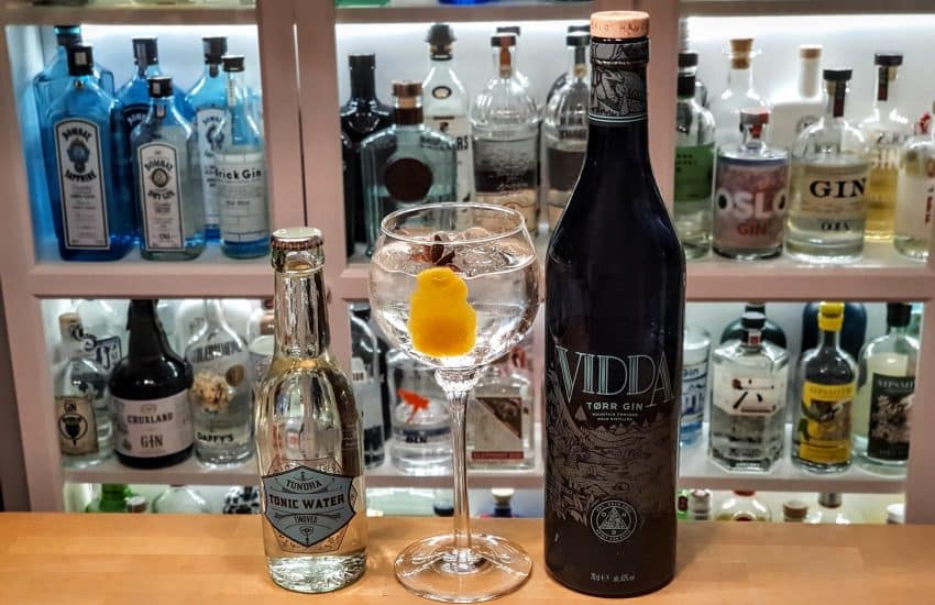 Gin-Tonic med Vidda Tørr Gin og Tundra Tindved Tonic.
