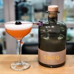 Cocktailen Pink Lady med Skog Gin