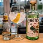 Gin-Tonic med Porters Tropical Old Tom Gin og mango
