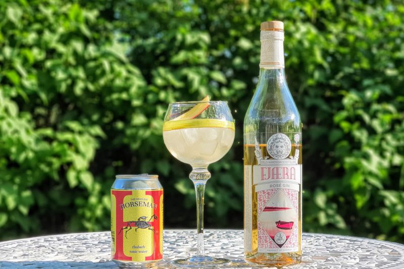 Gin og Tonic med Fjæra