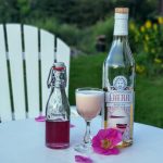 Fjæra Gin med nyperose-sirup