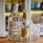 Gin og Tonic med Clarendon Navy Gin