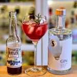 Silver Distillery Botanic Dry Gin og blåbærbrus