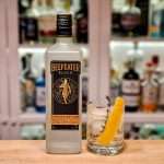Bilde av en Hvit Negroni med Beefeater Black London Dry Gin