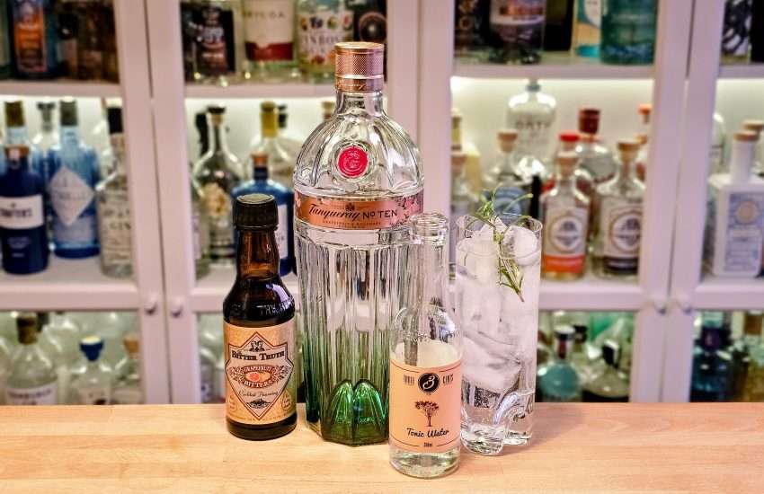 Bilde av en Gin og Tonic med Tanqueray No. Ten Grapefruit & Rosemary Gin
