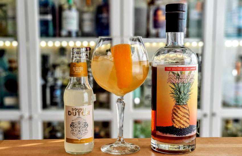 Spit-Roasted Pineapple Gin med ingefærøl