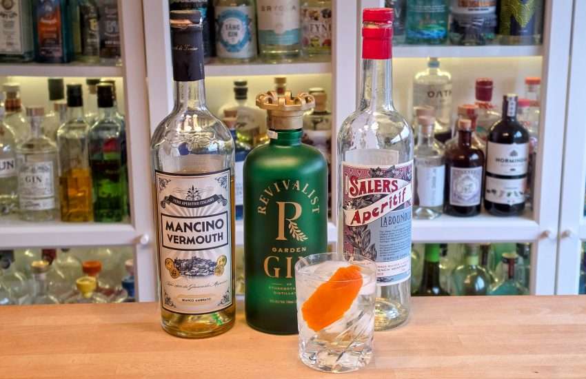 Hvit Negroni med Revivalist Garden Gin