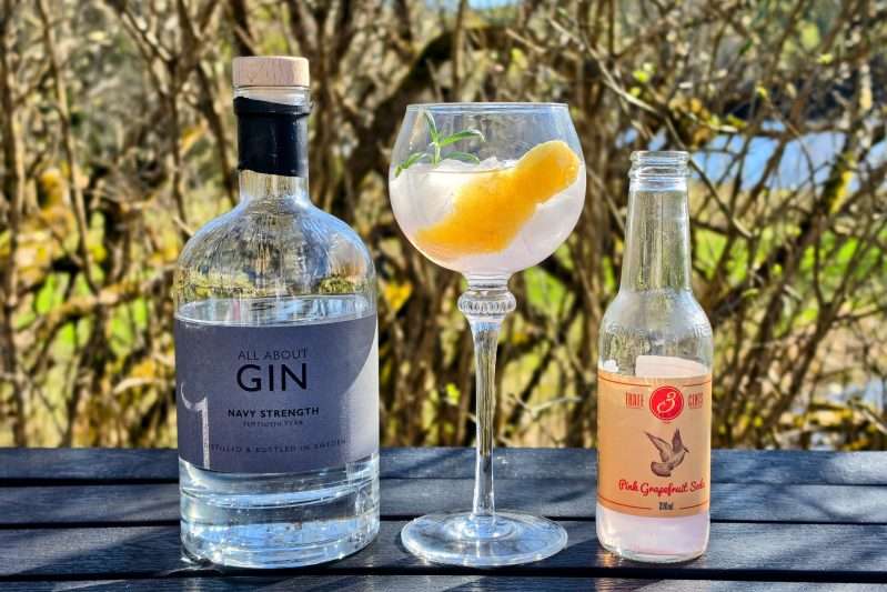 All About Navy Strength Gin med grapefruktsoda