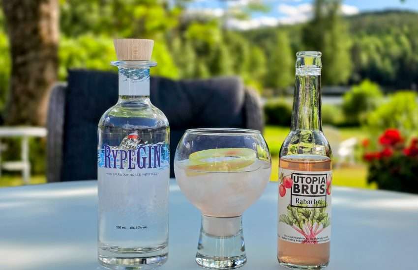 Berentsens Rypegin med rabarbrabrus