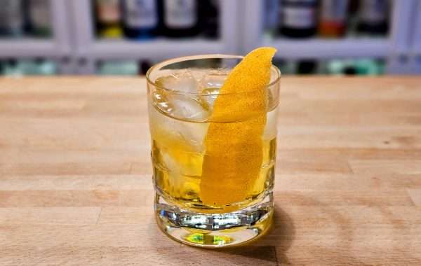 Gul Negroni. Yellow Negroni.