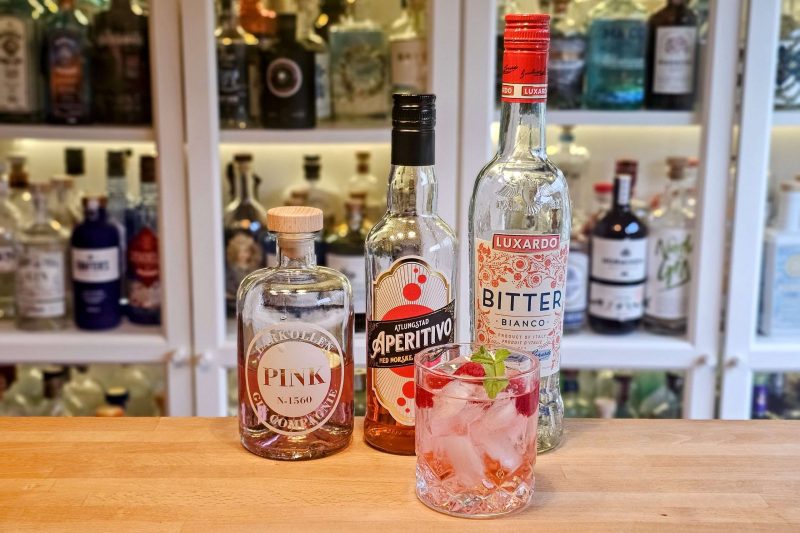 Rosa Negroni med Larkollen Pink Gin. Sommerlige gin oppskrifter