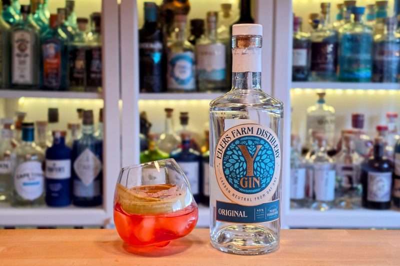 Rabarbra-Negroni med Y-Gin Original